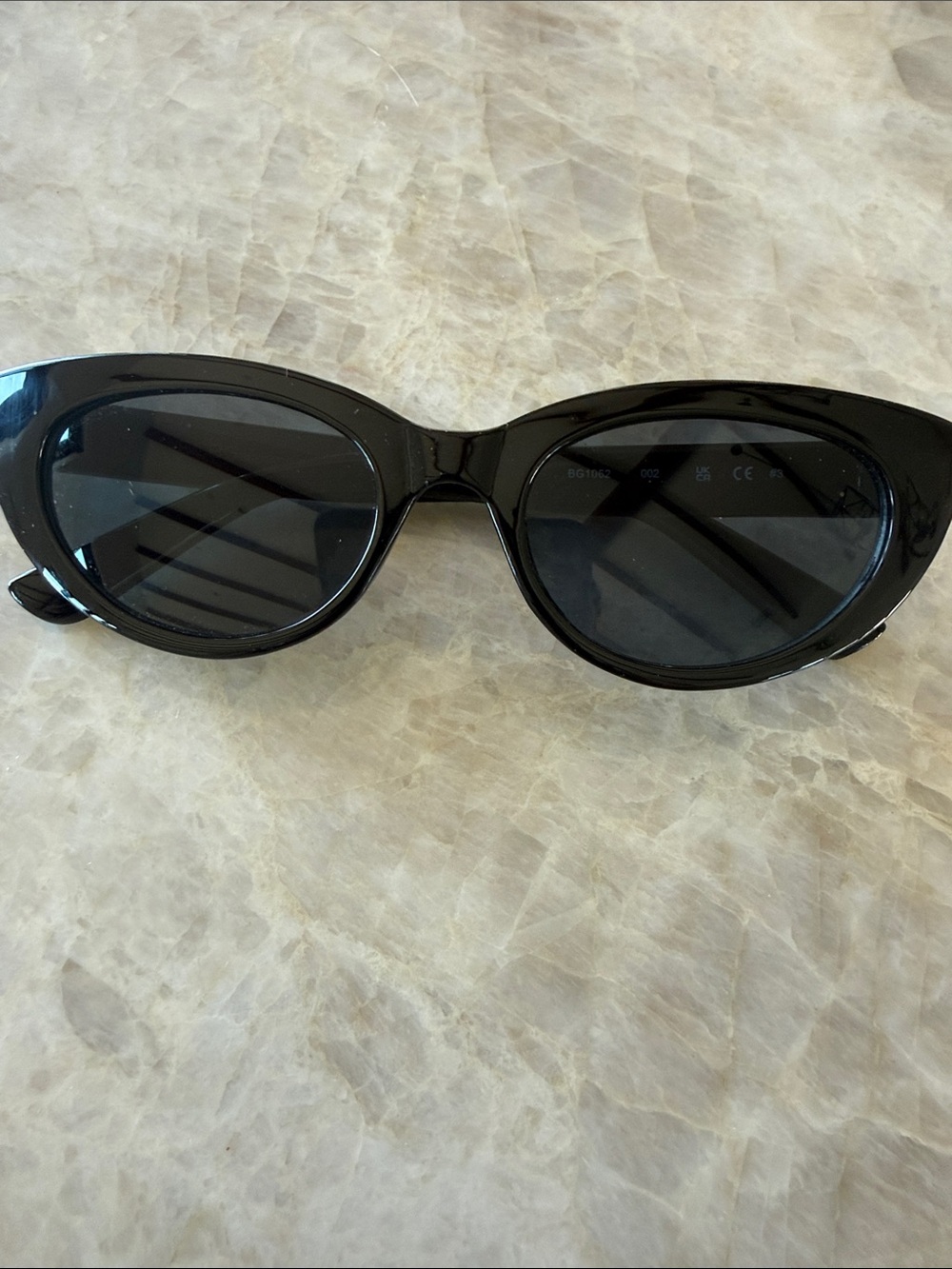 BCBG Generation 1062 Sunglasses Black (Parada look alike)